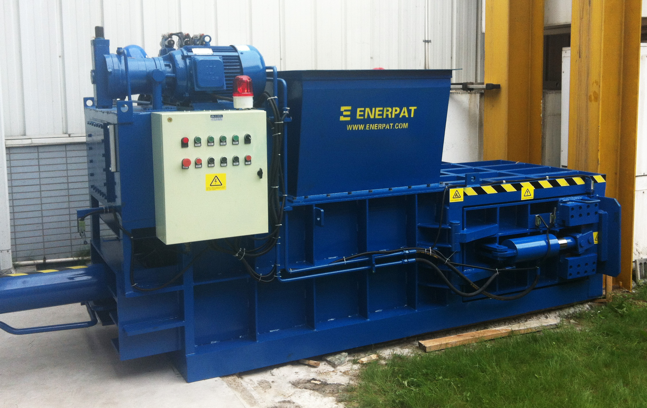 半自動(dòng)臥式打包機(jī)