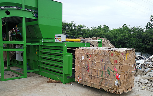 半自動(dòng)臥式打包機(jī)