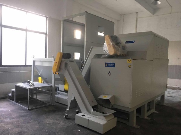 浙江某汽車零部件公司定制鐵屑壓餅機(jī)案例