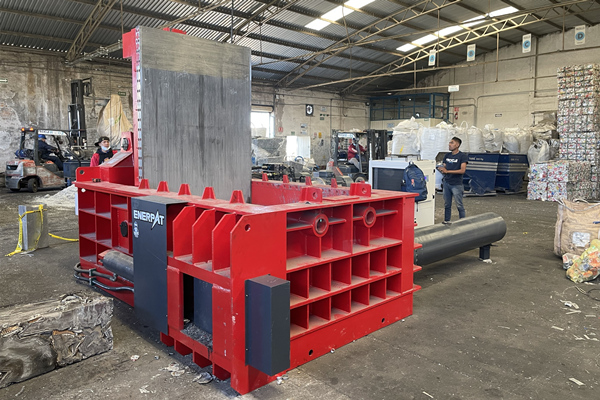 北美洲某回收行業(yè)定制廢金屬壓塊機(jī)案例