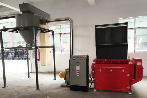 廣州某回收公司定制吸塑盤破碎機(jī)案例