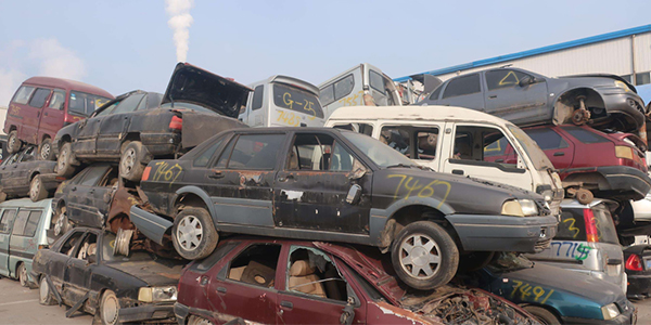 汽車外殼破碎機(jī)，在報(bào)廢汽車拆解中“尋寶”