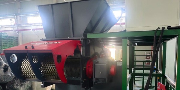 <i style='color:red'>塑料薄膜</i>撕碎機(jī)怎么用?<i style='color:red'>塑料薄膜</i>撕碎機(jī)日常保養(yǎng)不能少