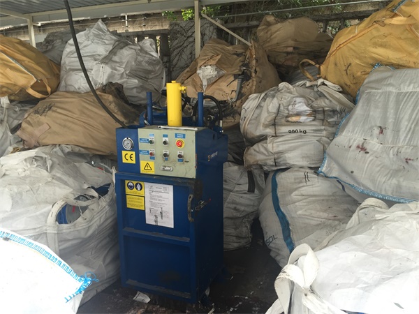 恩派特默克制藥油漆桶壓扁機(jī)