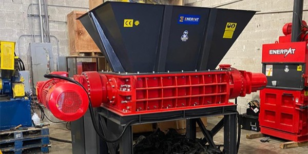 還在為玻璃鋼廢料而煩惱？恩派特玻璃鋼破碎機來處理