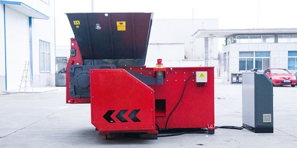 塑料藍(lán)桶撕碎機(jī)怎么選？快速選擇不走彎路