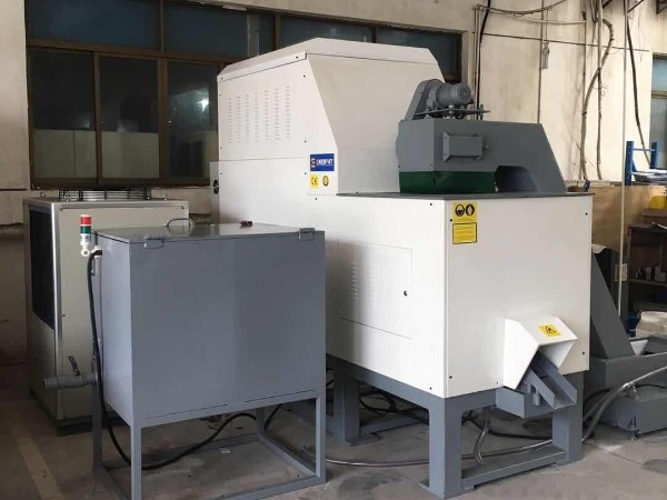 南京某車輛制造公司定制鋁屑壓餅機(jī)案例