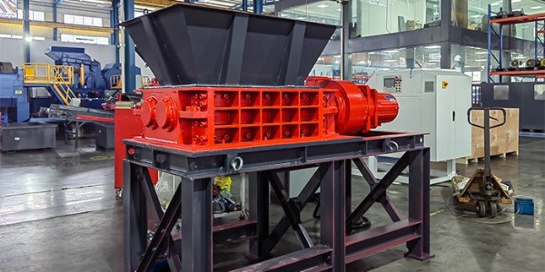 廢棄工業(yè)垃圾處理難？來(lái)看看一般工業(yè)垃圾撕碎機(jī)