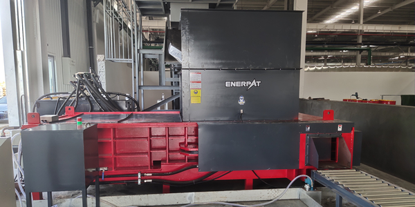 恩派特料斗式打包機：全自動化緊實打包電池鋁殼廢料，引領(lǐng)高效資源利用新時代