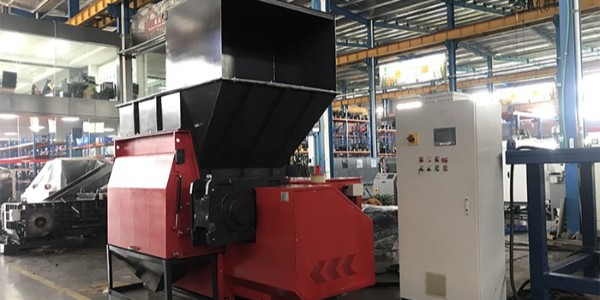 <i style='color:red'>塑料薄膜</i>撕碎機(jī)多少錢？<i style='color:red'>塑料薄膜</i>撕碎機(jī)價(jià)格介紹