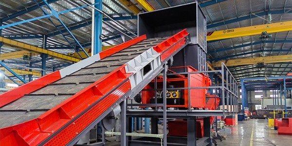 大型塑料粉碎機(jī)多少錢一臺(tái)？<i style='color:red'>塑料破碎</i>機(jī)設(shè)備哪家好？