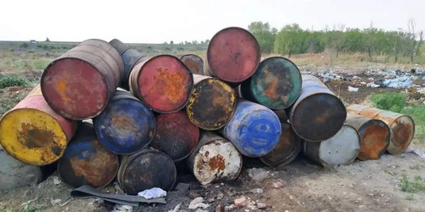 廢油桶怎么處理？油桶撕碎機(jī)助力廢油桶回收再利用