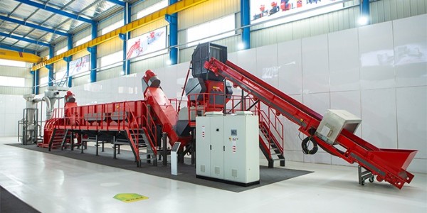 <i style='color:red'>化工桶如何清洗</i>？化工桶破碎清洗線來(lái)助力