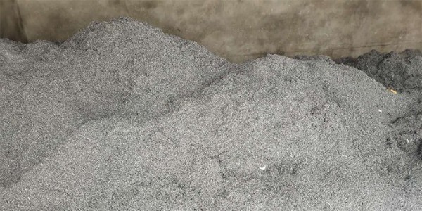 鐵屑堆積怎么處理？鐵屑壓餅機為你解難題！