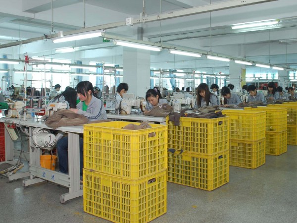 晉江某服裝公司定制衣服打包機(jī)案例