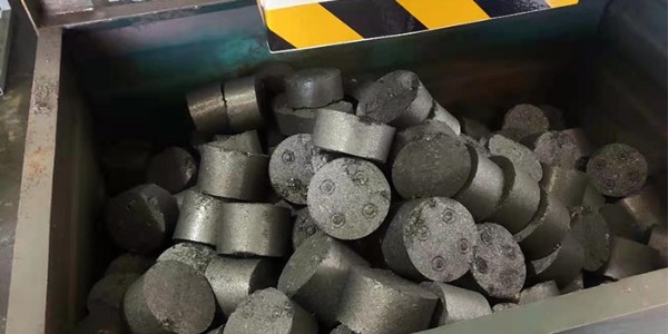 鐵屑壓餅機立式好還是臥式好？怎么選擇？