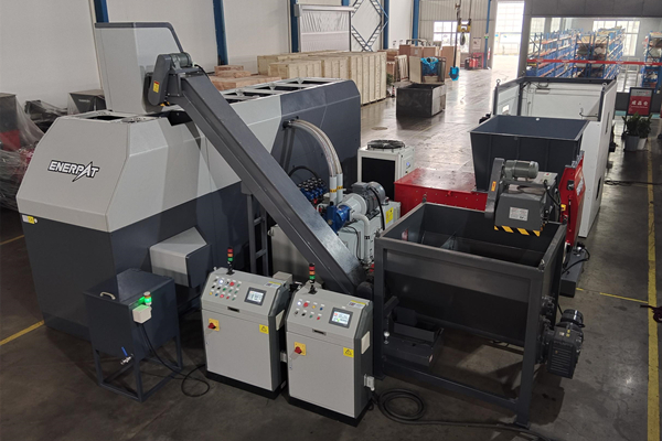 四川CF航空工業(yè)公司定制金屬屑壓餅機案例